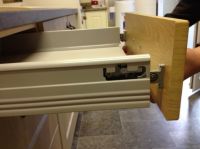 Attaching the Antaro drawer box to the drawer front
