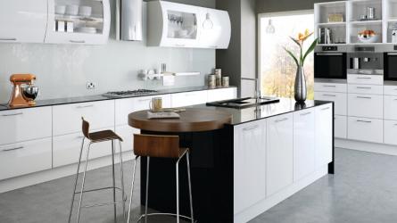 Lincoln style kitchen with high gloss white finish