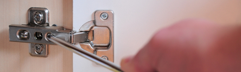 How to adjust kitchen cabinet doors
